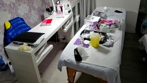 Afacerea ilegală prin care făcea bani, în apartamentul ei, o româncă stabilită în Italia