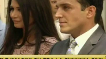 Momentul in care Elena Basescu a spus DA! Uite cum a fost cununia civila a mezinei presedintelui - EBA si-a pastrat numele de familie