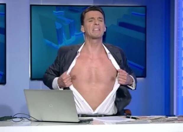 Mircea Badea, gest surprinzător la TV! S-a dezbrăcat și și-a arătat părțile intime în direct: „Ce atâta frăsuială?”