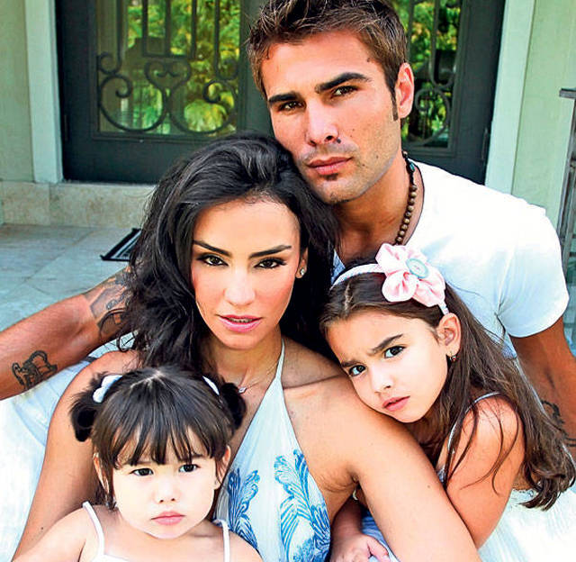 Adrian Mutu şi Consuelo Matos au fost căsătoriţi timp de opt ani şi au împreună două fete