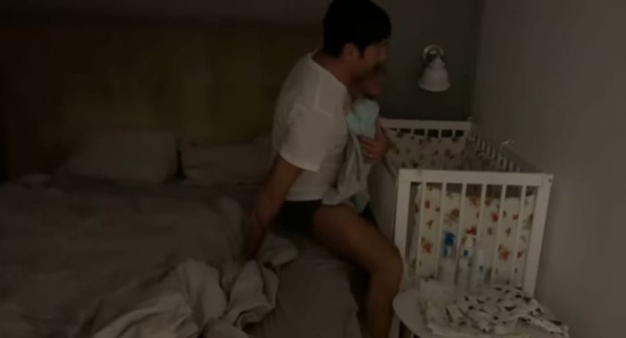 Radu Vâlcan, un tătic perfect! Cum a fost surprins de către Adela Popescu. Filmarea a stârnit amuzamentul internauților