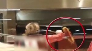 Cum a fost pedepsită angajata Kaufland, care a fost filmată întorcând produsele de patiserie cu coada măturii