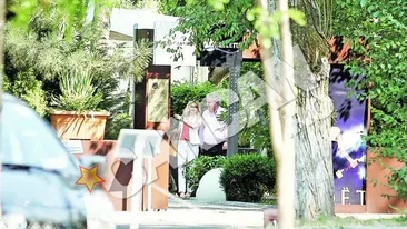 A luat pranzul cu o blonda din Barou, apoi a fugit la plaja! Valvis, din Herastrau la Marea Egee