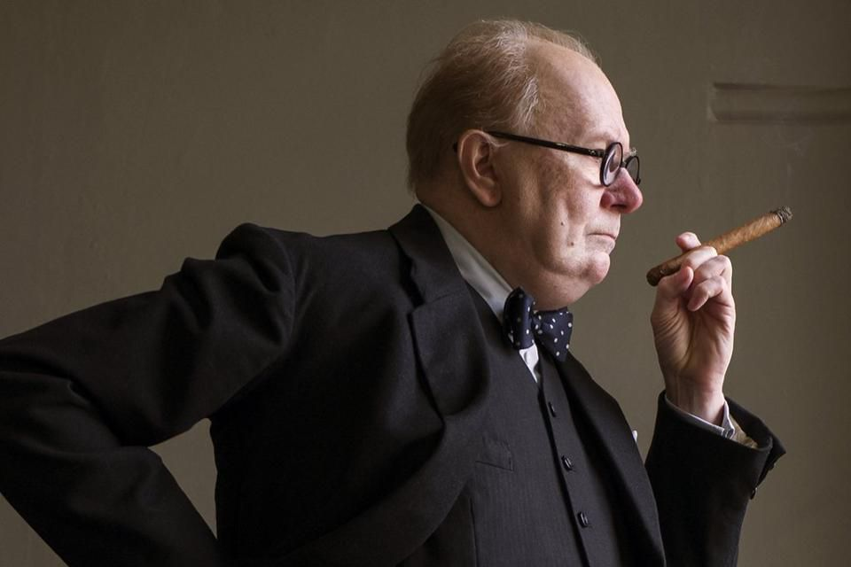 Premii Oscar 2018. Gary Oldman, trofeul pentru cel mai bun actor în rol principal. NU îl recunoști în filmul „Darkest Hour”
