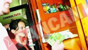 Atentie: bancnota de un leu, campioana microbilor