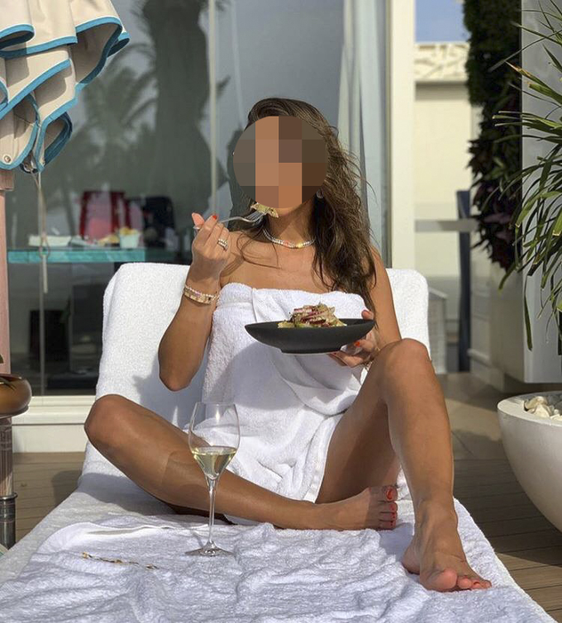 Ex-manechina din Urlați, o tânără foarte atrăgătoare