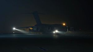 FOTO spectaculoase! Cum arata aeronava "Hercules" care transporta ranitii in strainatate!