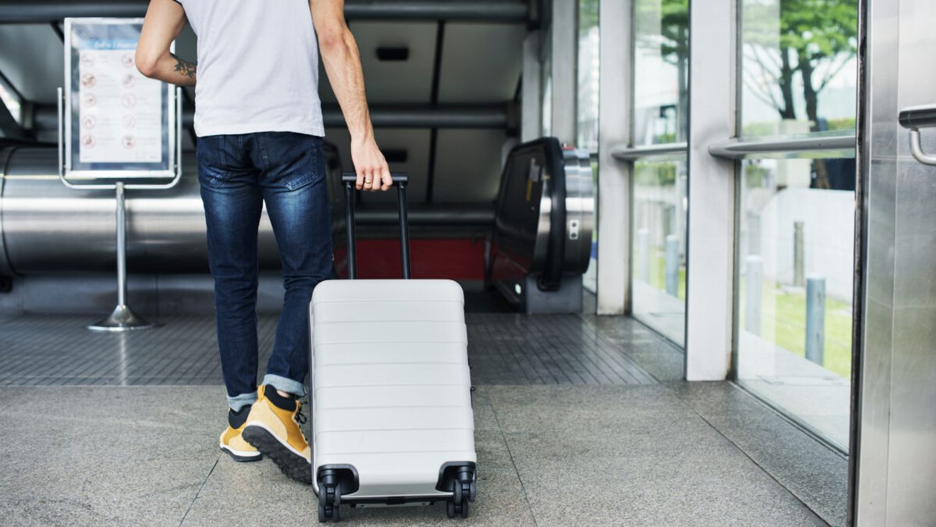 Ce trebuie să iei cu tine în avion. O stewardesă dezvăluie trucurile care te ajută să ai un zbor relaxant