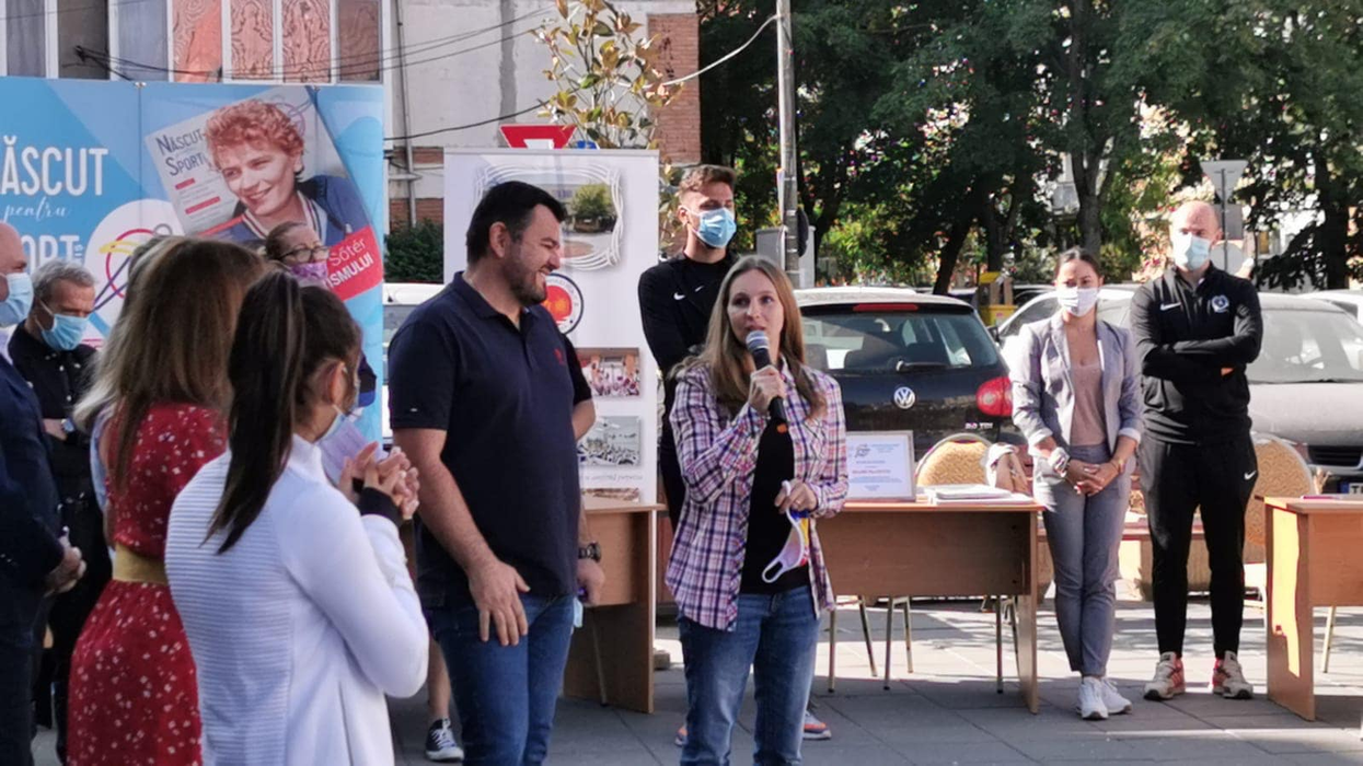 Îți mai aduci aminte de Simona Amânar, gimnasta care făcea furori în anii ’90? Abia o recunoști acum