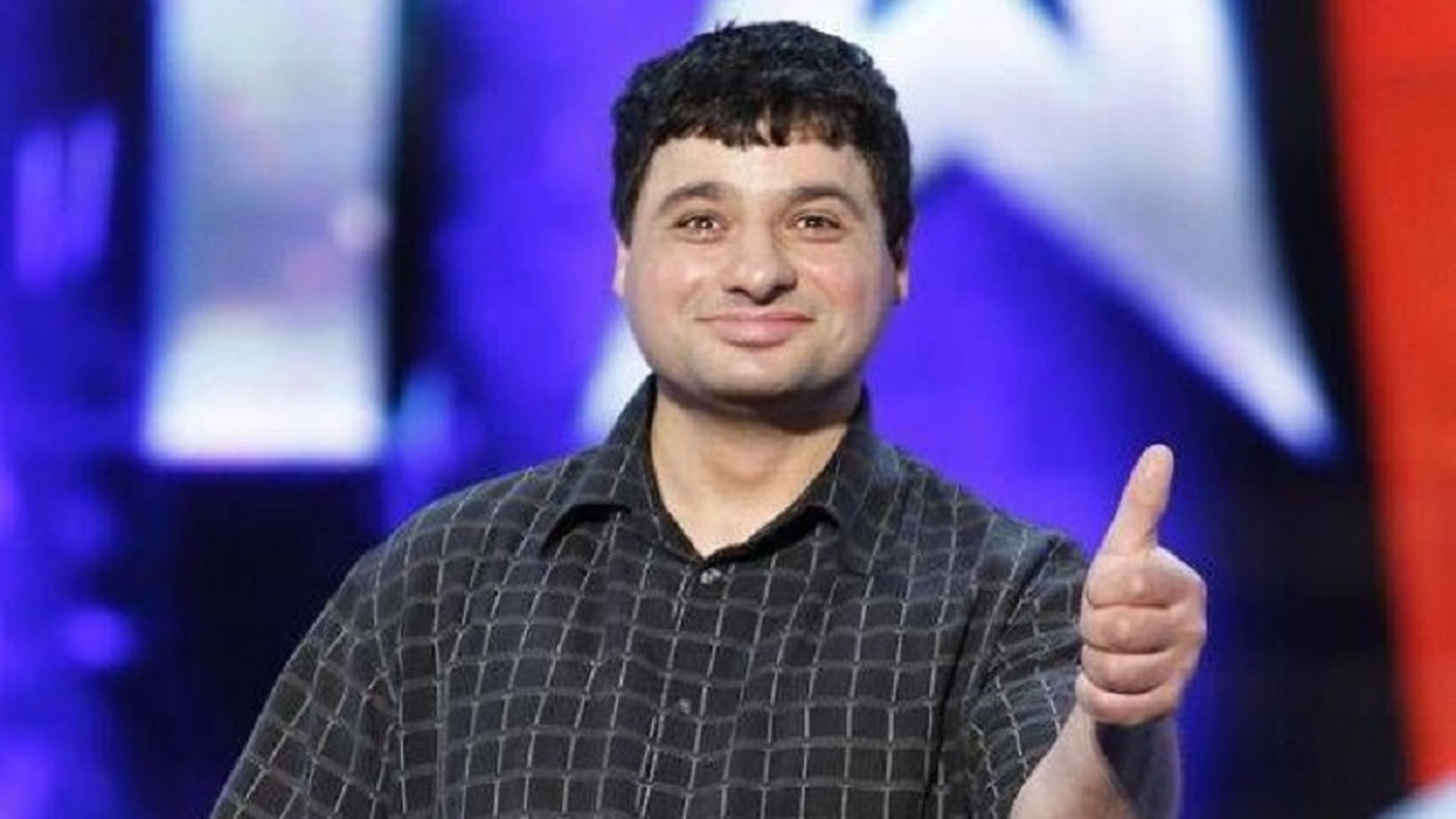 Îţi mai aduci aminte de Tudorel, "fiul adoptiv" al lui Cătălin Măruţă? S-a schimbat mult şi i-a adus daruri "tatălui": "Nu avem voie la televizor"