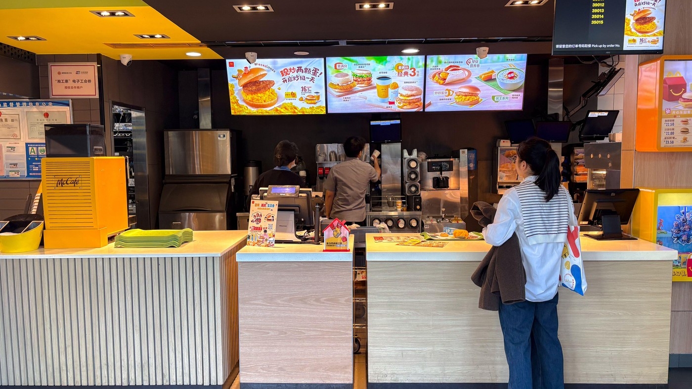Ce poți mânca la McDonald's în China cu 27 de lei. Ce povestește o studentă din România