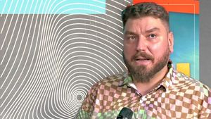 Micutzu este unul dintre “greii” din industrie, dar nu uită ce a făcut cu primii bani: "Au fost 50 de lei și probabil mi-am luat băutură!"