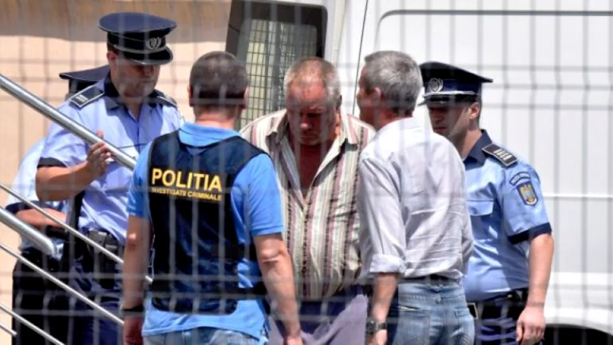După reconstituirea în cazul dispariţiei Alexandrei, Gheorghe Dincă a fost dus în arestul IPJ Olt