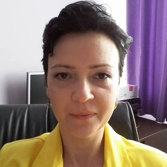 O mamă a răbufnit pe Facebook după ce fiul ei a primit o temă: ”Asta face o mamă care nu crede în cap plecat”