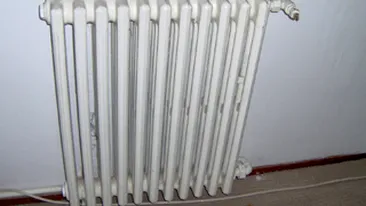 Un elev de 17 ani din Timis s-a spanzurat de caloriferul din camera de camin!