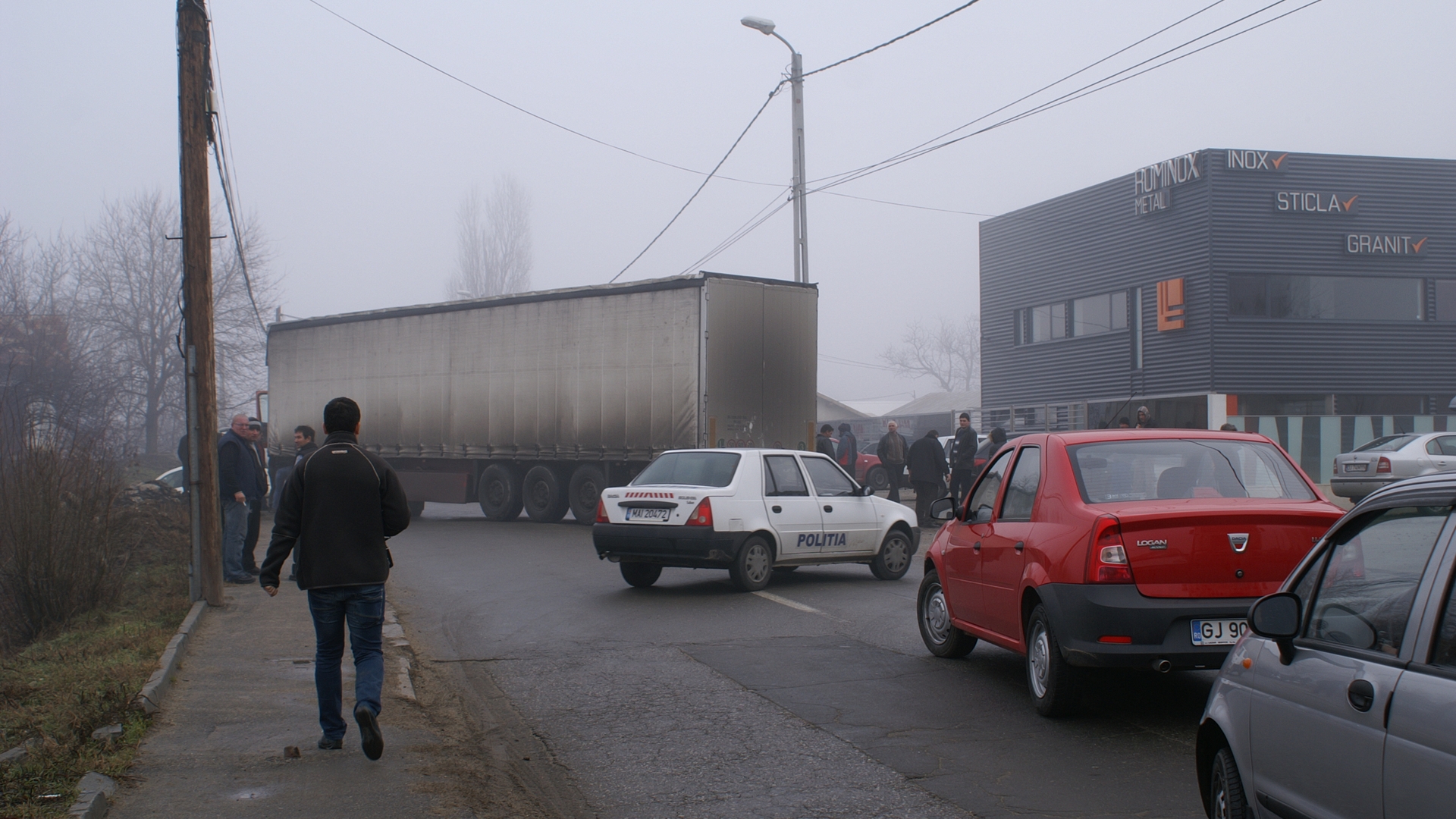 Un tir ramas in "pana prostului" a blocat circulatia pe centura orasului Targu Jiu