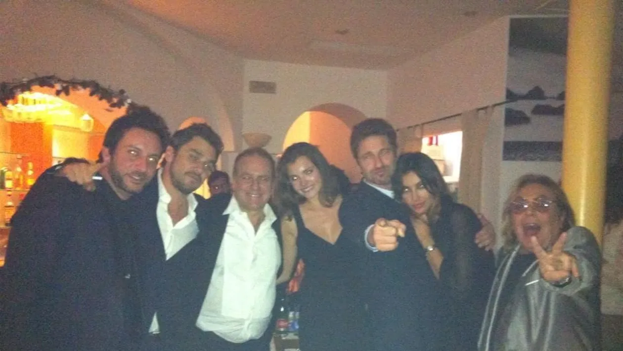 Dragoste mare! Prima imagine cu Mădălina Ghenea şi Gerard Butler de la Revelionul petrecut împreună! Nu-i aşa că-s drăguţi?