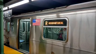 Fotografia care a îngrozit lumea. Crima de la metrou, caz identic în SUA! Ucigaşul nu a fost condamnat, deşi şi-a privit victima cum moare