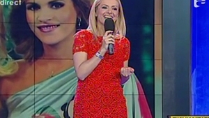 VIDEO Simona Gherghe a cantat o piesa de pe noul ei album de muzica de petrecere! Iti place vocea ei?