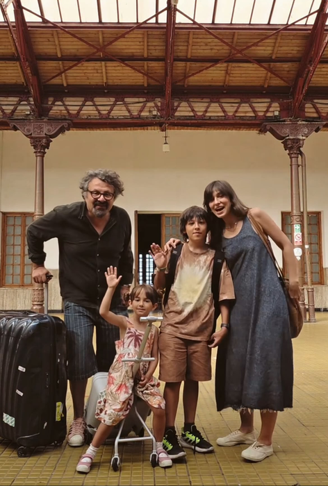 Dana Rogoz alături de familia sa/ sursă foto: Instagram