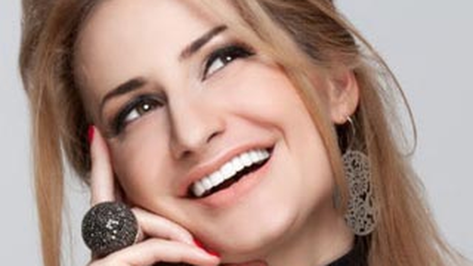 Julia Jianu : "Prefer barbatii care poarta chiloti cu Spiderman sau Batman, dar nici tanga nu e rau"