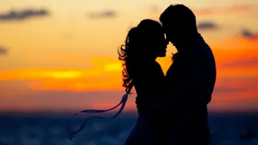 Cel mai nou cuplu din showbizul internațional! Cei doi actori nu s-au mai ferit de ochii lumii și s-au sărutat în public