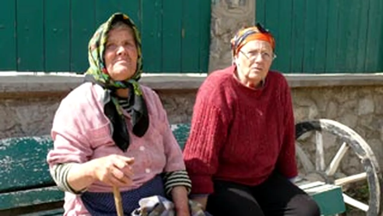 Dorm cu topoarele la cap de teama talharilor! Vezi cum e viata in Valea Hotului, din Mehedinti!