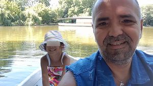 După ce a fost părăsit de soţie, copiii l-au ajutat să se vindece de cancer! Daniel Iordăchioaie, declaraţii emoţionante:”Sunt un tată mândru...”