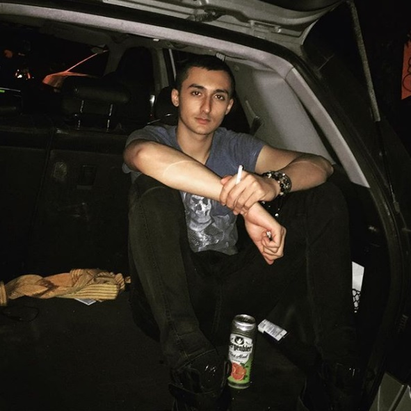 Clipe tensionante în familia lui Marcel Pavel! Mașina fiului său de mii de euro a fost vandalizată: “Vă rog…”
