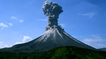 Cel putin 14 morti in urma eruptiei unui vulcan, in Indonezia