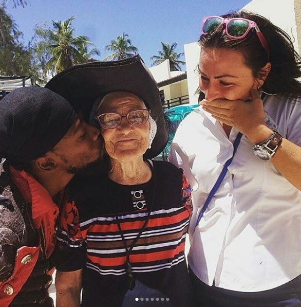 Bunicuţa de 89 de ani care şi-a propus să vadă toată lumea! A devenit vedetă pe Instagram