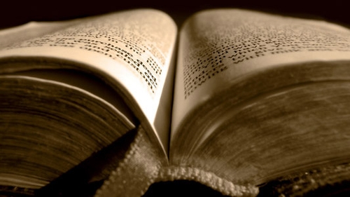 Socant! Este ateu si a rescris Biblia