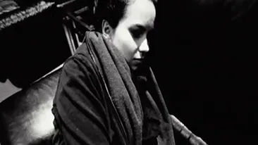 VIDEO Vezi cum se distreaza Inna in turnee! Canta chiar si atunci cand are probleme!