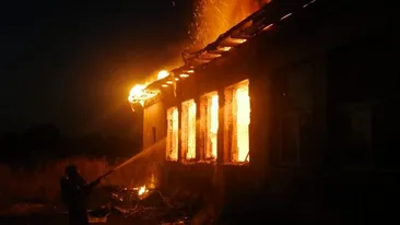 Școală în flăcări, în județul Argeș!