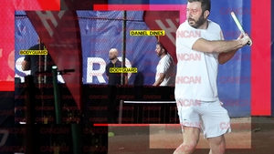 Comicăria de pe lume: a jucat tenis păzit de bodyguarzi pe teren! 😂 CANCAN.RO are imagini fabuloase cu miliardarul român care-l vrea pe Federer partener la dublu