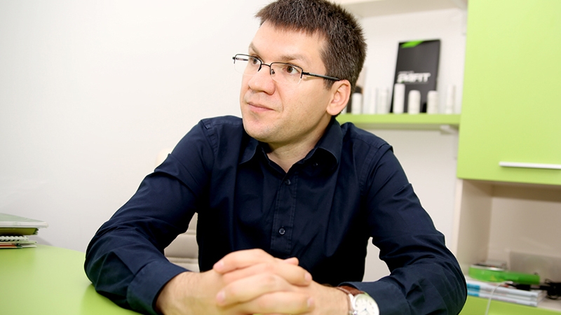 Mihail Neamţu povesteşte că a fost hărţuit sexual de un preot! "Mi-a sărutat lobul urechii, am simţit că o să vărs"