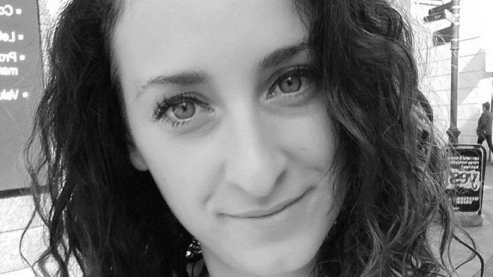 A murit Mădălina, fata din Tulcea purtată între spitale, după ce a ars de vie
