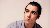 Comunicat de presă. Ben Schnetzer a semnat pentru rolul celebrului dirijor român Sergiu Celibidache în filmul „Cravata galbenă”, în locul lui Rupert Friend