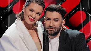 Gina Pistol scoate arma secretă, când divele îl curtează pe Smiley:  ”Sunt femeia cameleon!”