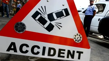 Tragedie la Constanţa: două persoane şi-au pierdut viaţa într-un accident rutier! Maşina în care se aflau s-a izbit într-un copac