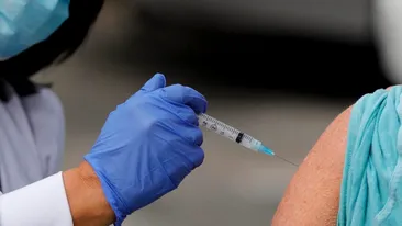 Caz incredibil în Noua Zeelandă. Un bărbat s-ar fi vaccinat anti-COVID de 10 ori într- o zi. Acesta ar fi primit bani pentru a se injecta în numele altor persoane