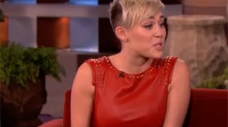 Miley Cyrus, lasata masca de doi stripperi! Uite ce a patit vedeta intr-o emisiune TV!