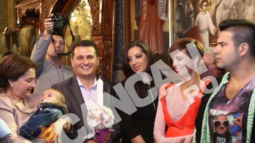 Edi Stancu si-a crestinat baiatul! Slujba a fost oficiata de trei preoti! Uite ce dulce e micutul Robert Andrei