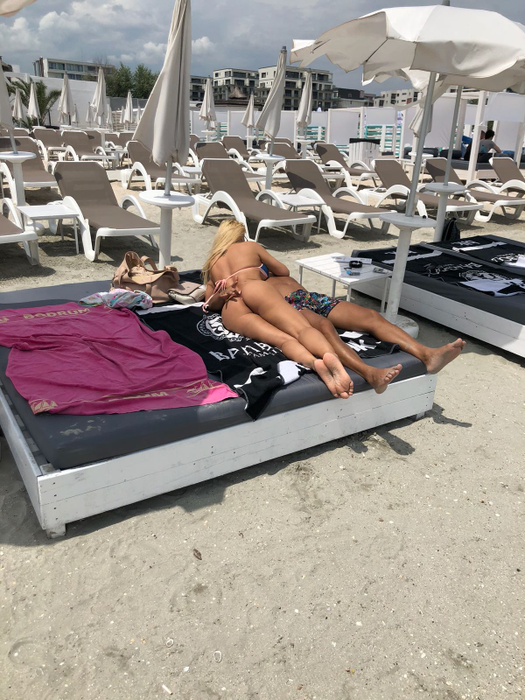 Simona Trașcă, show sexy pe plajă