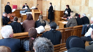 Reactii NEASTEPTATE din partea unui interlop! Si-a scos cutitul in sala de judecata