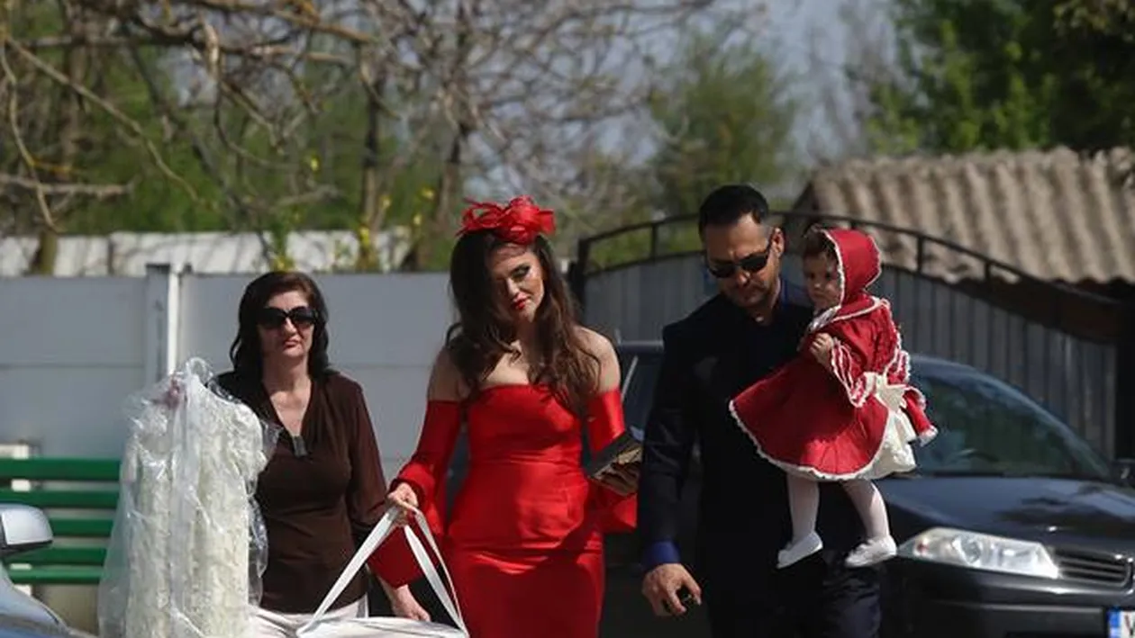 Cum s-a îmbrăcat nașa Cristina Șișcanu, la botezul fetiței Gabrielei Cristea! Ținuta le-a tăiat respirația tuturor invitaților