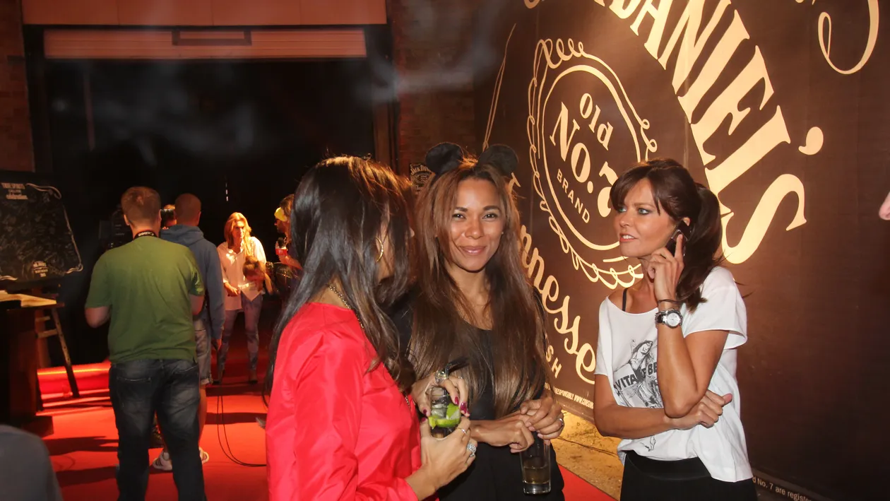 Nadine, aparitie ciudata la un eveniment monden. Vezi aici cum a reusit vedeta sa-i lase pe toti cu gura cascata!