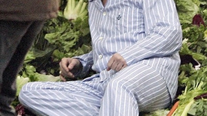 Cum scapa Johnny de Angelina