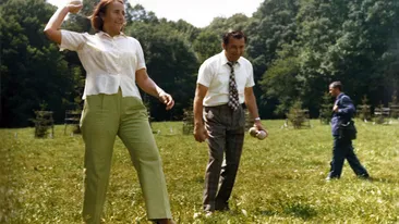 Imagini rare cu Ion Iliescu, alături de Nicolae şi Elena Ceauşescu. Cum se distra alături de dictatori în ”Epoca de Aur”