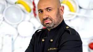 Cea mai bună rețetă de ciorbă a lui chef Cătălin Scărlătescu